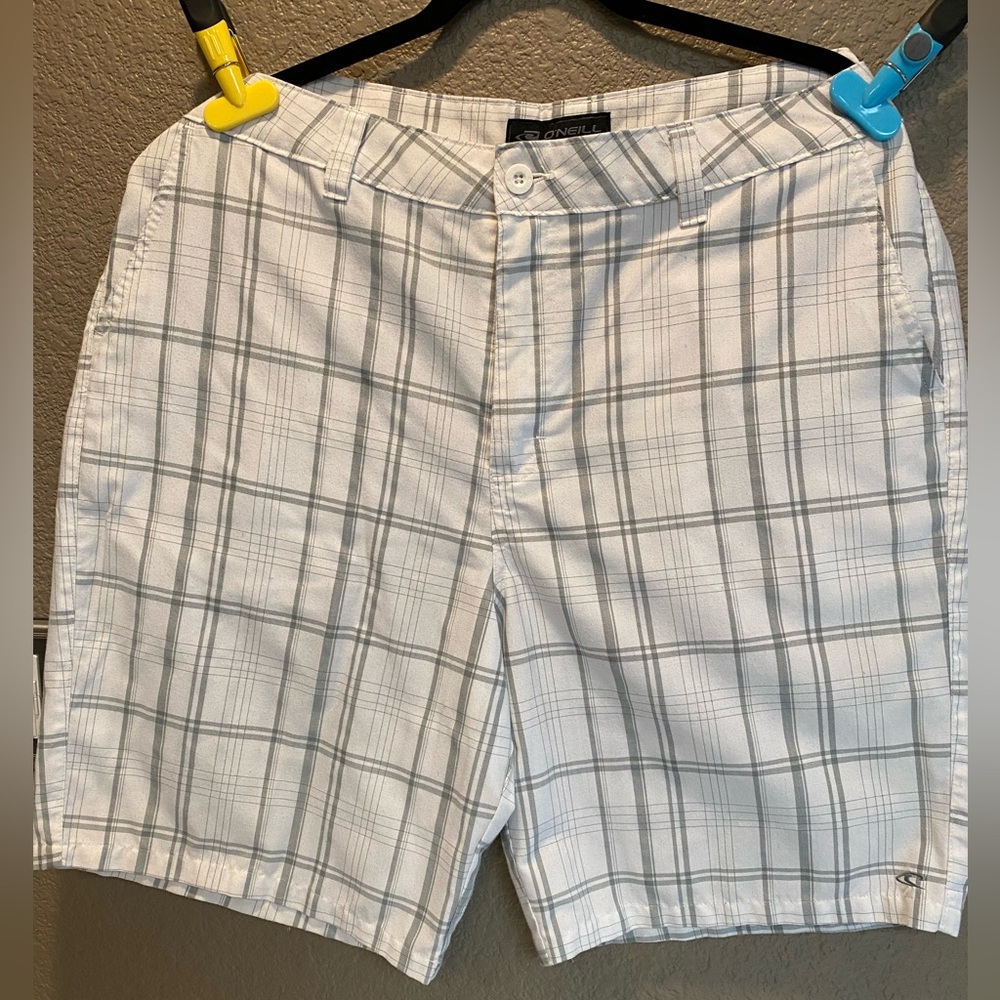 O’Neill men’s white and gray plaid shorts. Good condition.